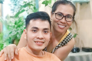 Phước dần cảm mến sức mạnh và sự độc lập của Hoa